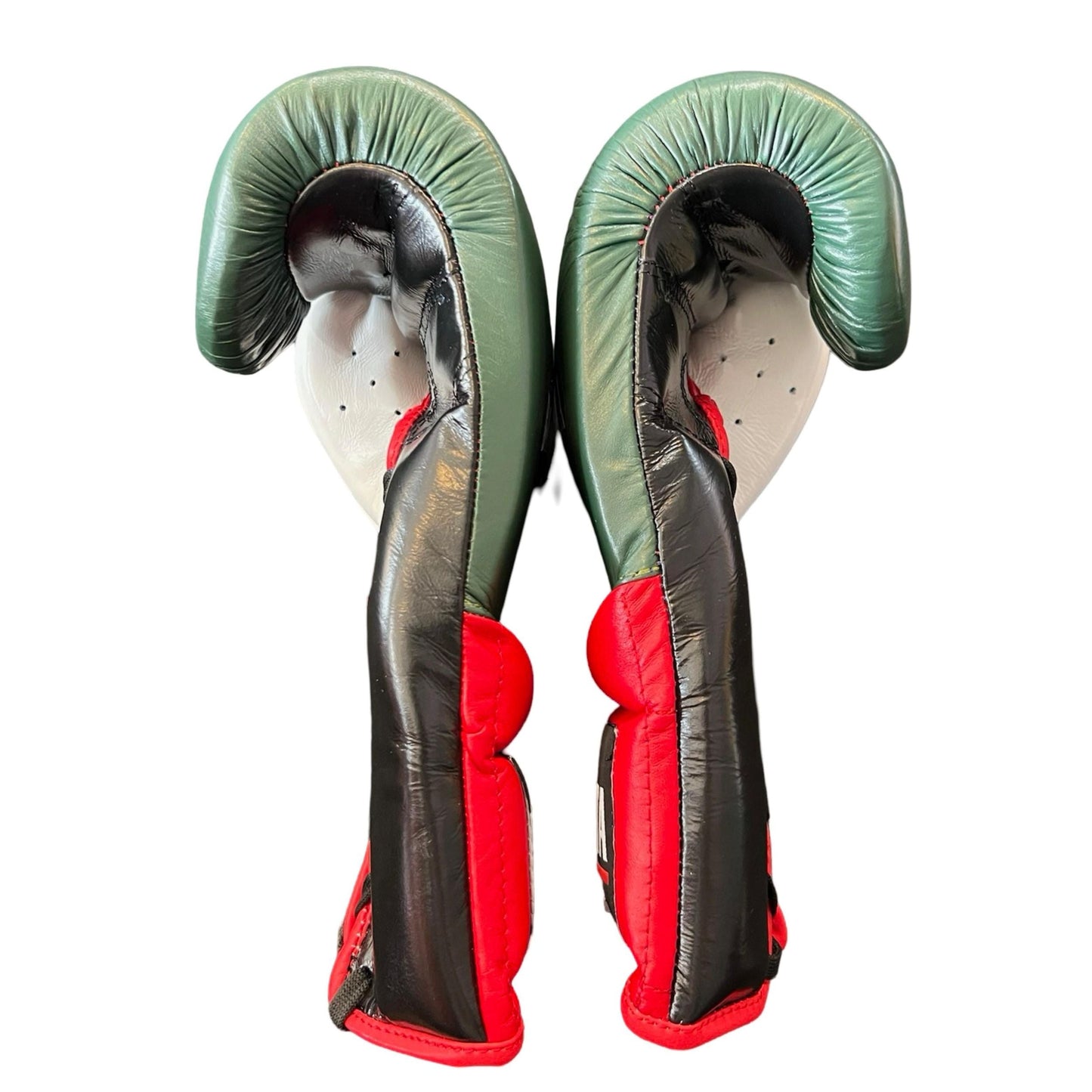 Bayoneta Boxing Gloves – Green and Red Lace-Up Mexican-Style Training Gloves